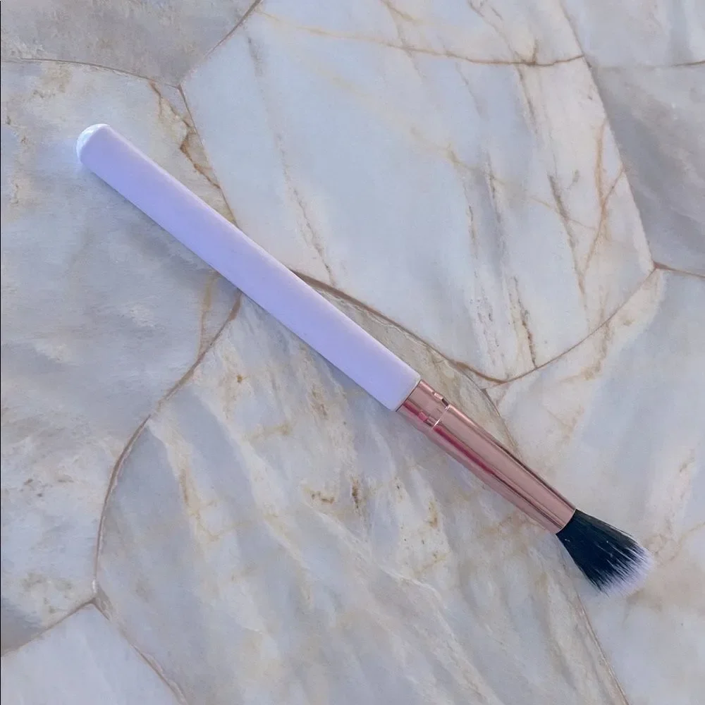 Elizabeth Mott Lilac Tapered Blending Brush